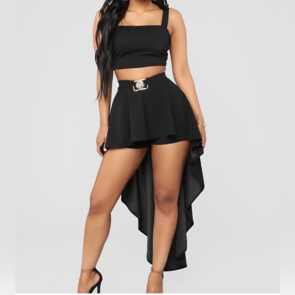 • Queen’s Roar Set : Top & Shorts w/ skirt